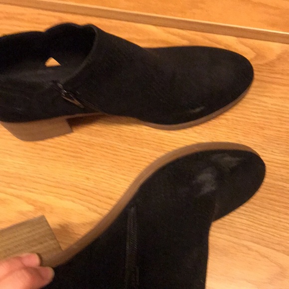 Black booties size 10 like new - Picture 3 of 3